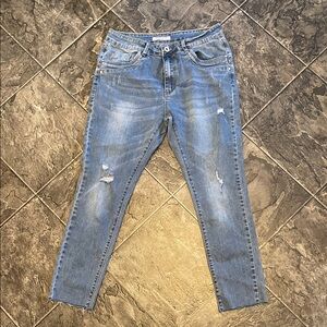 JEWELLY Distressed Women’s Medium/Light Wash Skinny Urban Indie Coastal Jeans